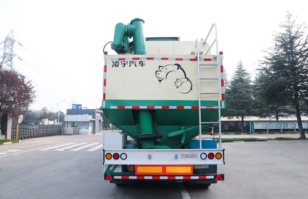凌宇饲料运输半挂车