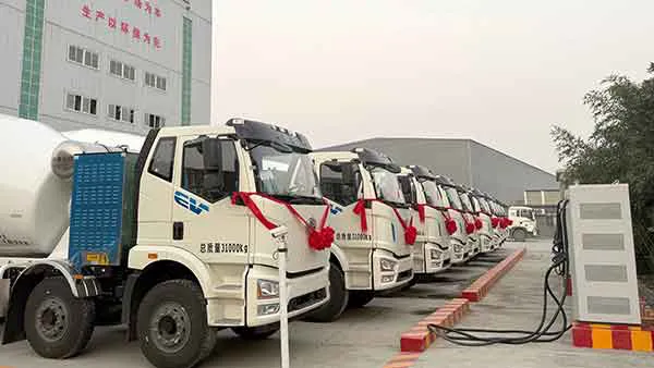 纯电动搅拌车交付