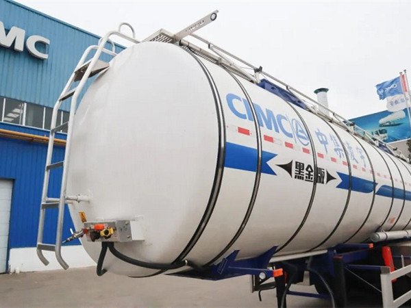凌宇液体运输半挂车“虎啸而来” 凌宇液体运输半挂车“虎啸而来”