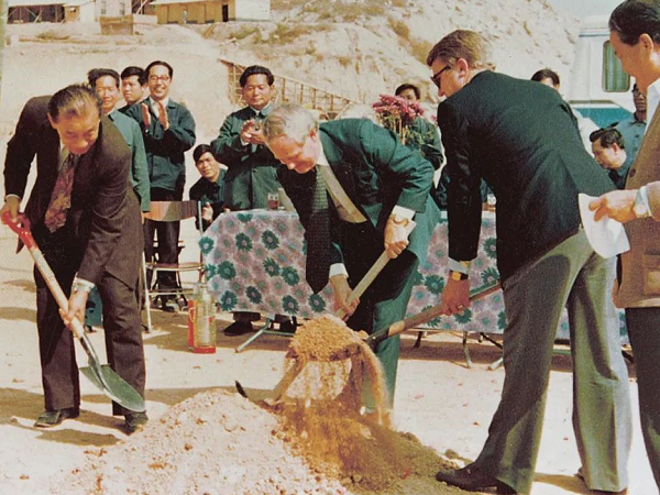 人民日报 | 麦伯良：敢闯敢试，泥路走成幸福路