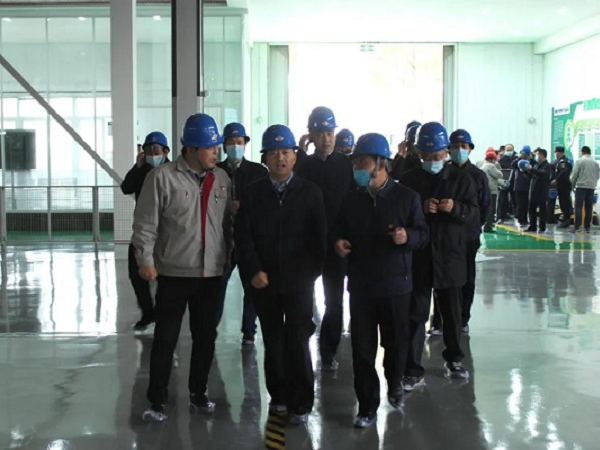 西安市人大常委会党组书记、主任胡润泽为中集凌宇高端制造点赞