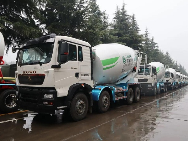 春雨濛濛，气势如虹！凌宇搅拌车震撼发车！