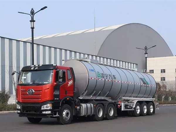 有一种安全感叫“凌宇液罐车” 有一种安全感叫“凌宇液罐车”